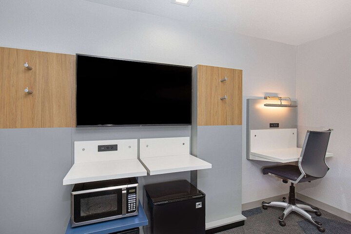 Microtel Inn & Suites by Wyndham Manchester