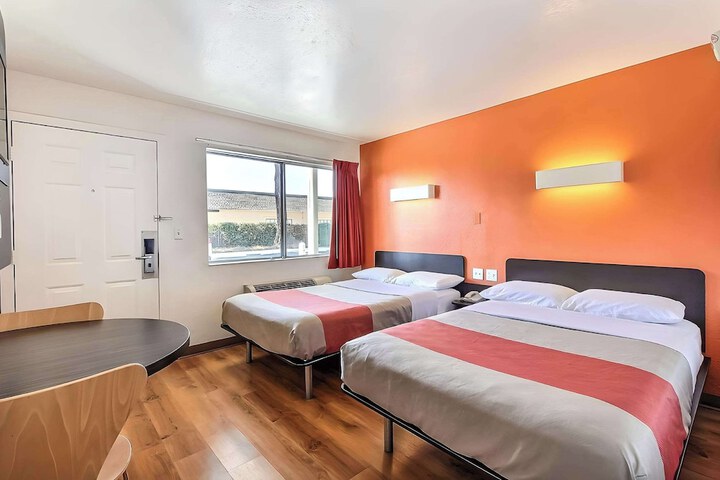 Room 34 of 37