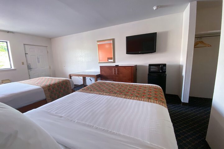 Room 6 of 33