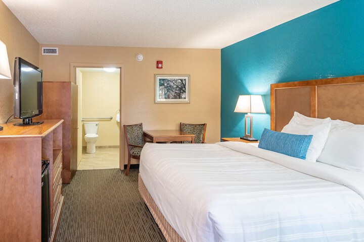 Room 13 of 30