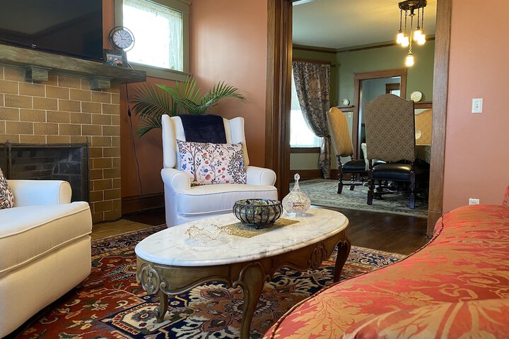 Vineyard Mansion & Carriage House Bed & Breakfast