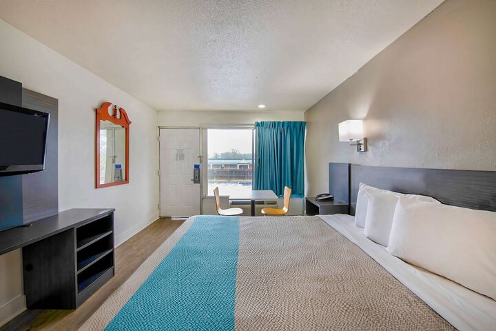 Room 18 of 27