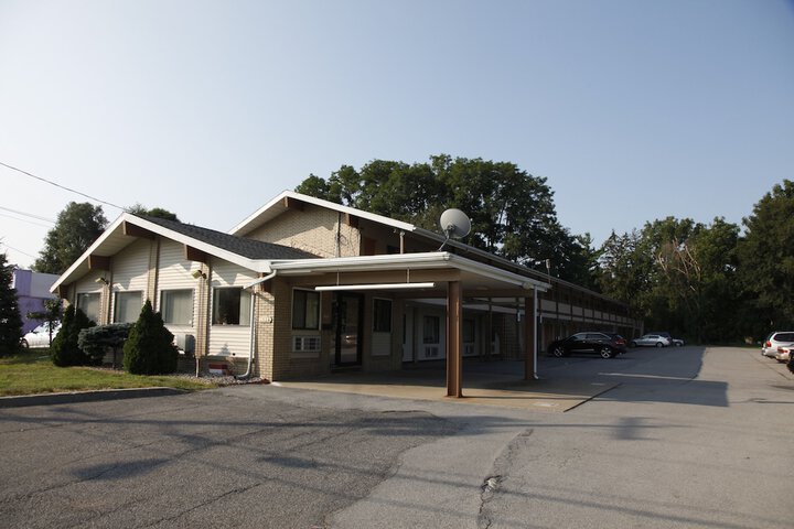 Hotel 2 of 34