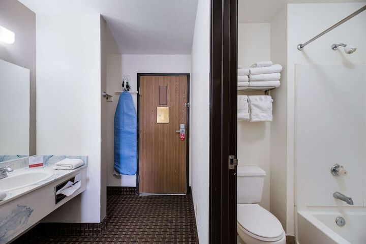 Room 26 of 32