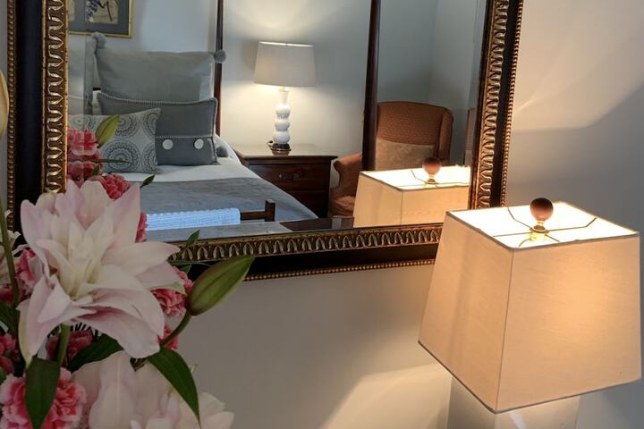 1795 Acorn Inn B & B