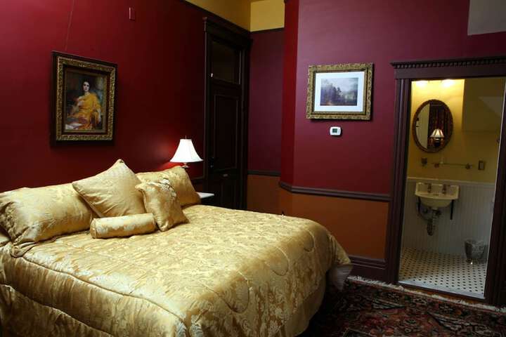 Martin & Mason Hotel