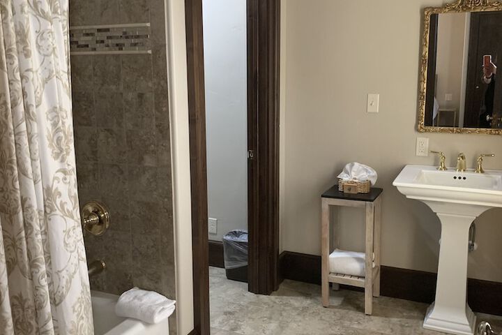 Room 17 of 42