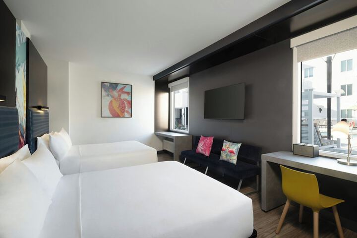 Room 25 of 43