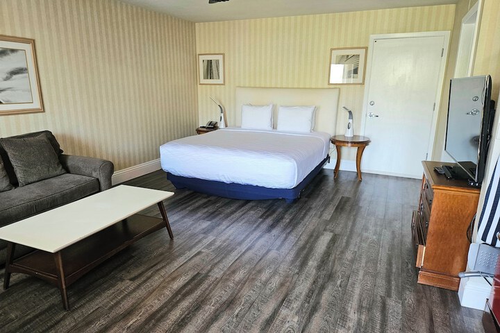 Room 57 of 143