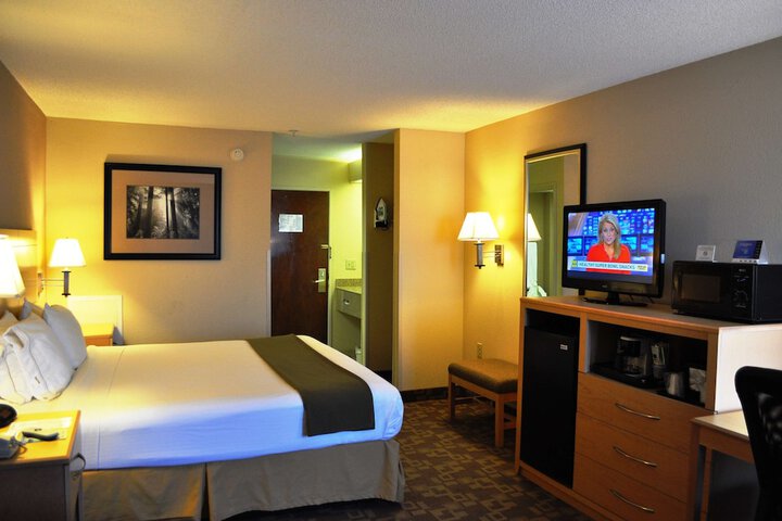 Room 12 of 38