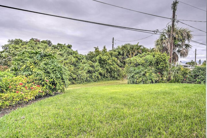 Spacious Naples Home 1 Mi to Vanderbilt Beach!
