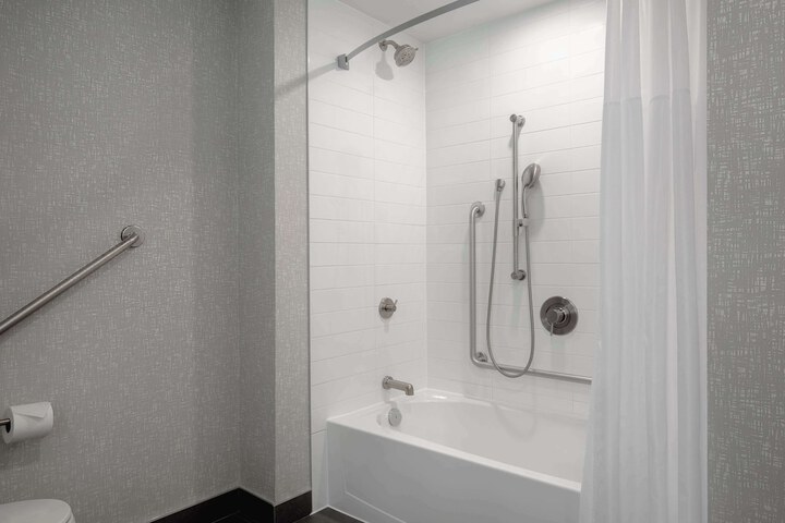 Room 15 of 28