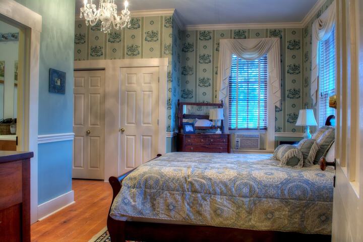 Room 14 of 30