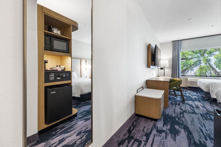 Room 10 of 37