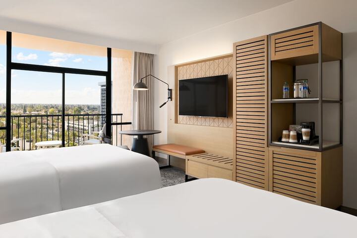 Room 32 of 89