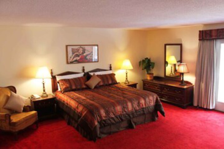 Iron Road Inn