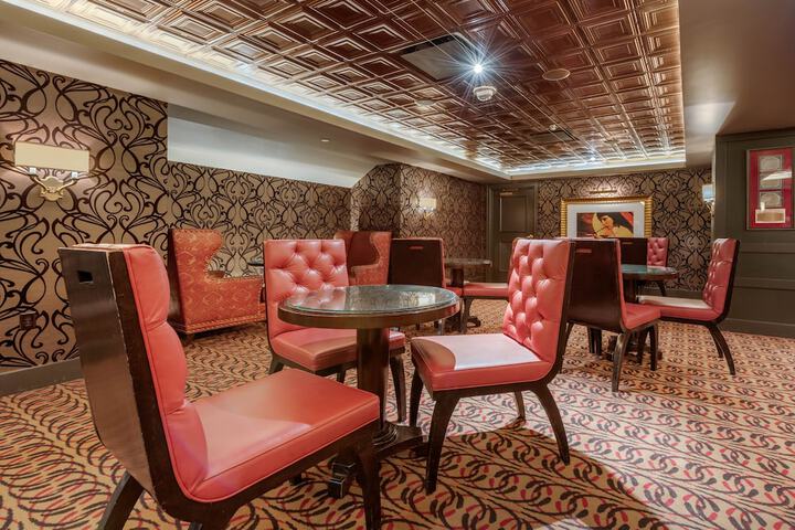 Lounge 111 of 134
