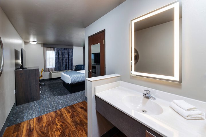 Room 19 of 38