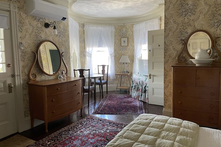 Room 72 of 100