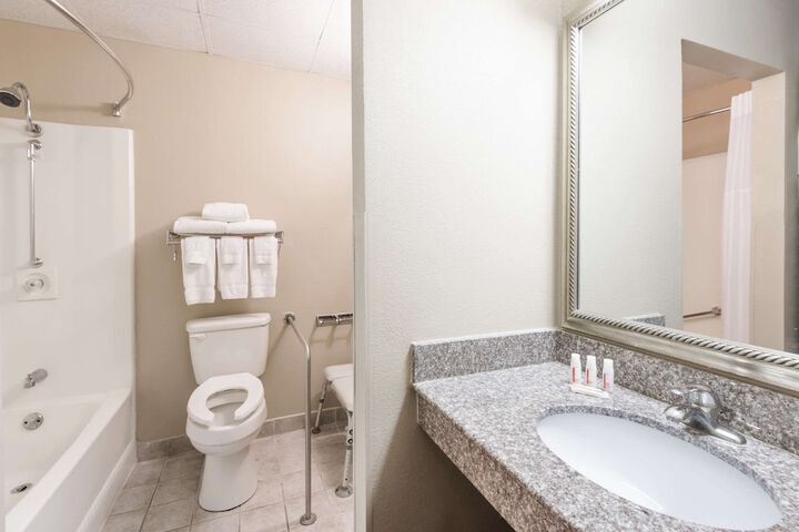 Room 12 of 34