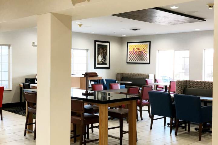 Holiday Inn Express Hotel & Suites Harrison by IHG