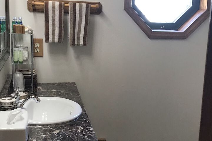 Bullwinkles Rustic Lodge