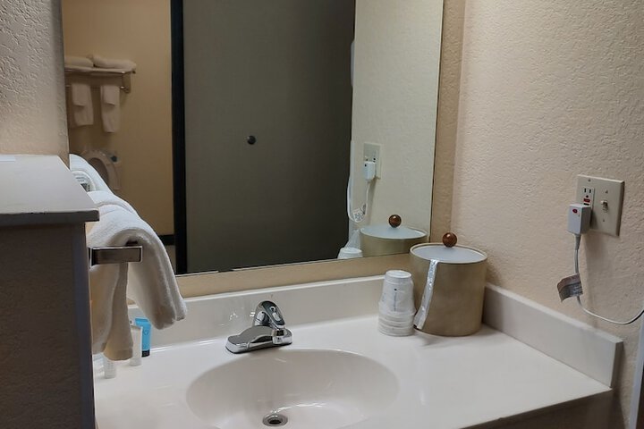 Room 32 of 46