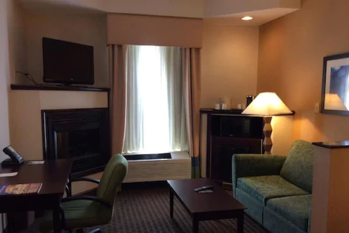 Room 13 of 19