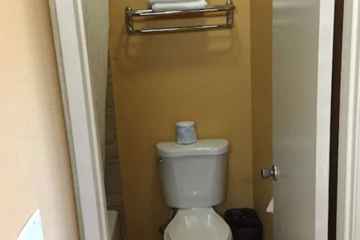 Room 11 of 17