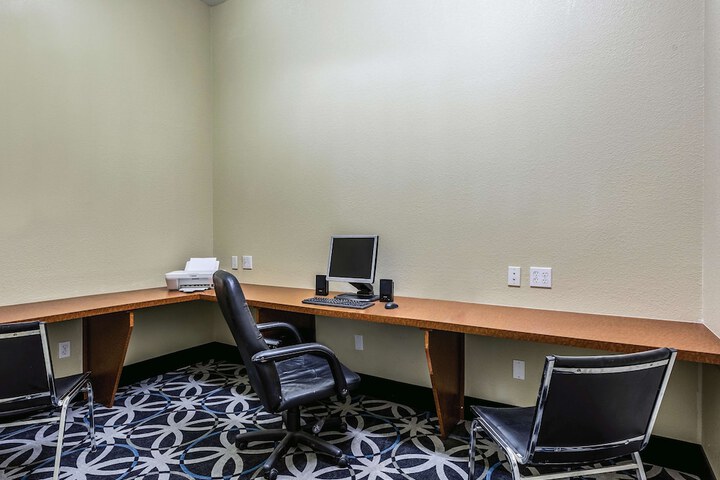 Business Center 32 of 32