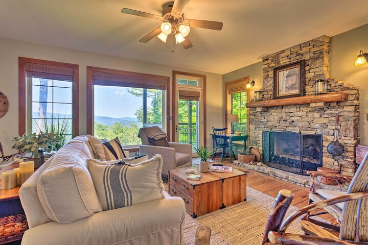 Mountain Air Condo w / Deck & Views Pets Welcome!
