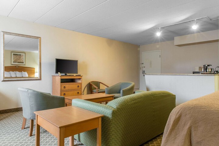 Quality Inn & Suites Fairview - Erie