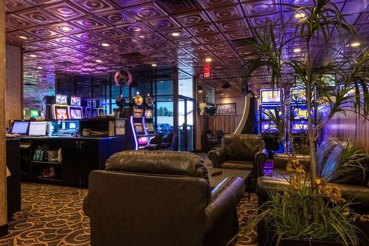 Lounge 29 of 31