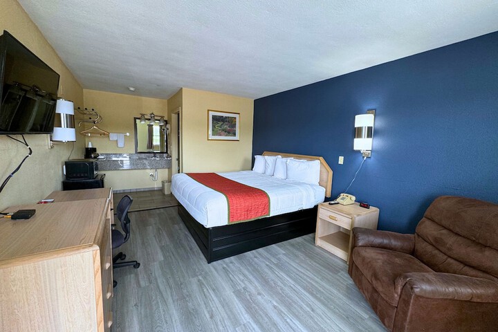 Room 3 of 8