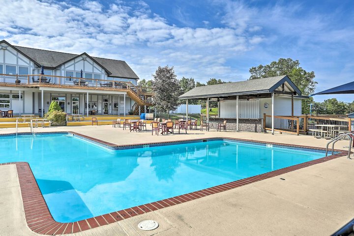 Pools Hot Tub & More: Bushkill Mountain Getaway!