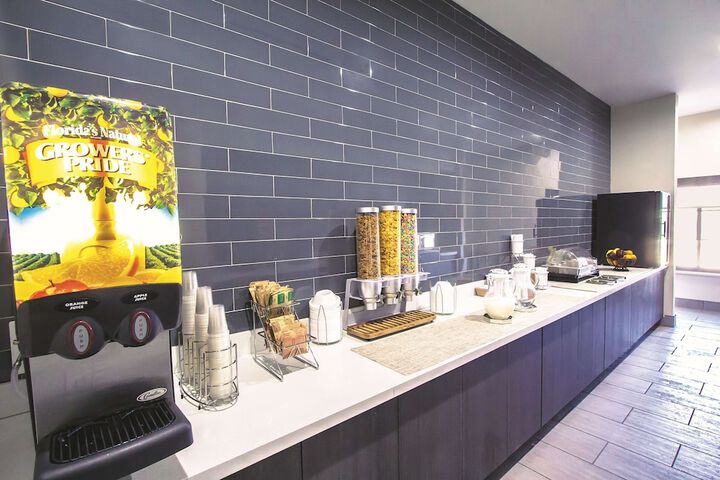 Breakfast/Coffee Service 68 of 78