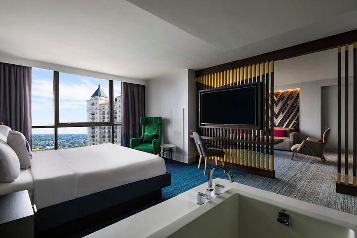 Room 13 of 80
