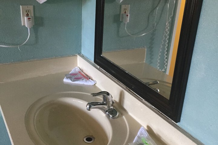 Room 12 of 28