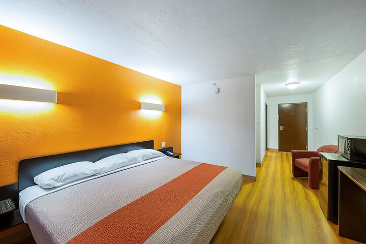 Room 13 of 31