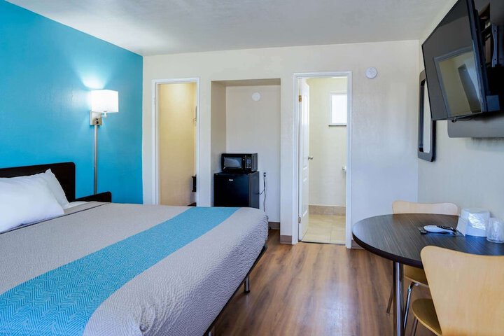 Room 13 of 26