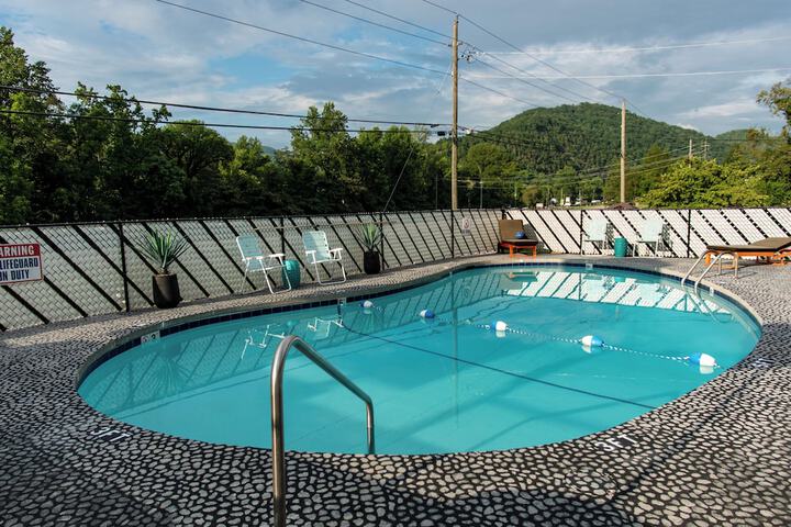 Townsend River Breeze Inn