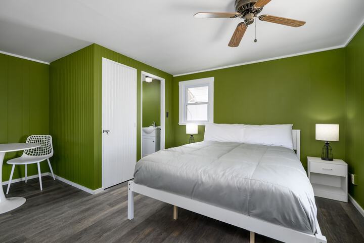 Room 44 of 64