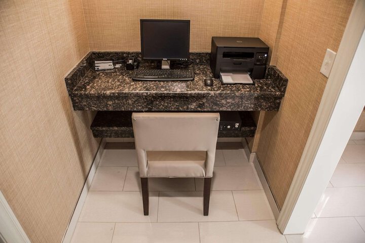 Business Center 31 of 31