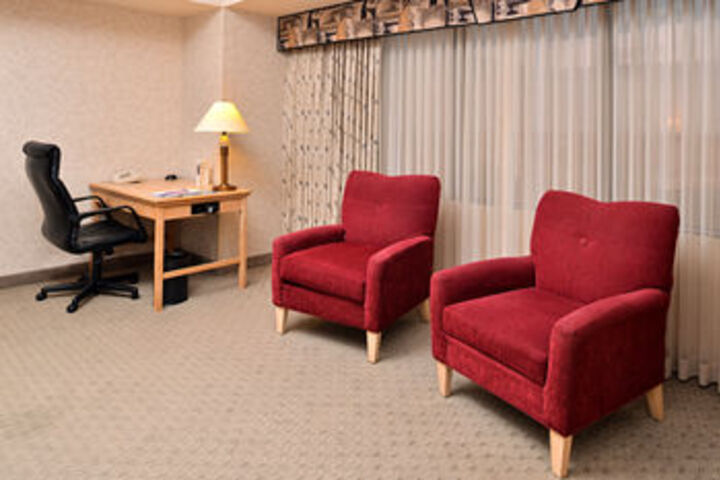 Edward Hotel and Convention Center