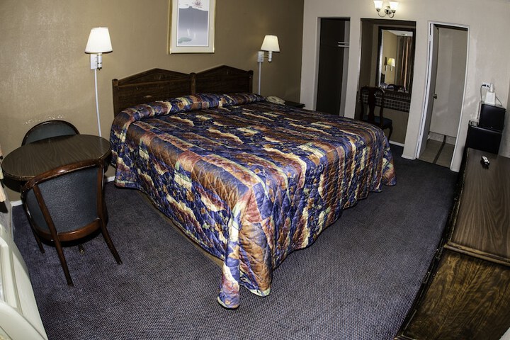 Room 9 of 25