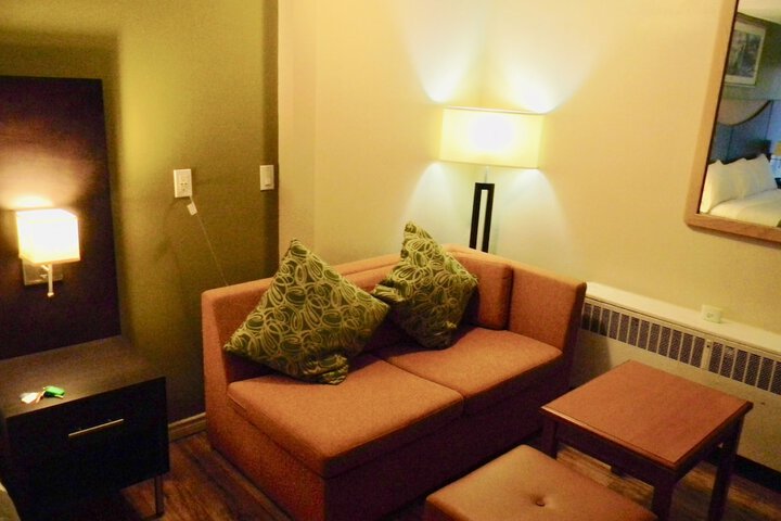 Room 32 of 39