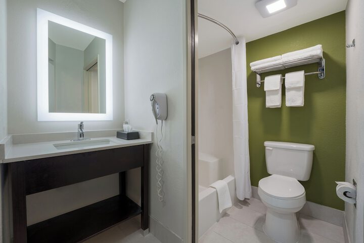 Room 10 of 23