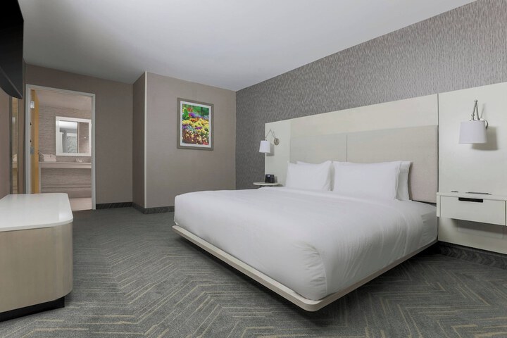 Room 14 of 24