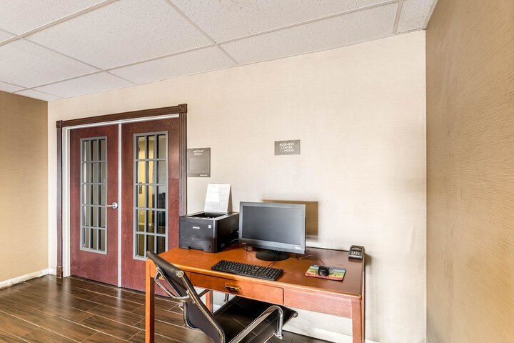 Business Center 39 of 40