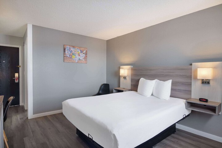 Room 18 of 29